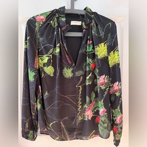 Stunning Aritzia’s Babaton floral top